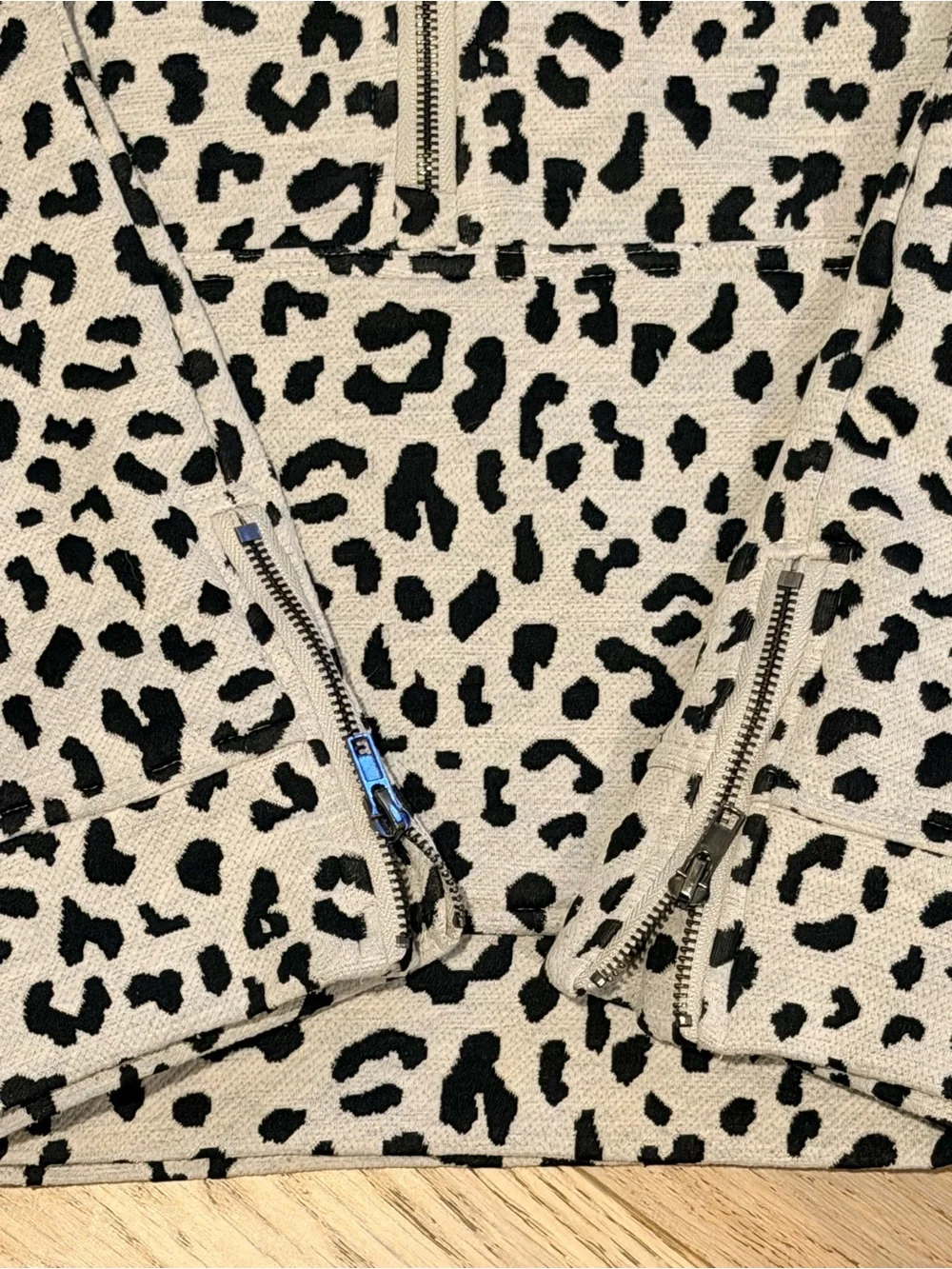 Size L - Whole Outfit!!! entro White and Black Leopard